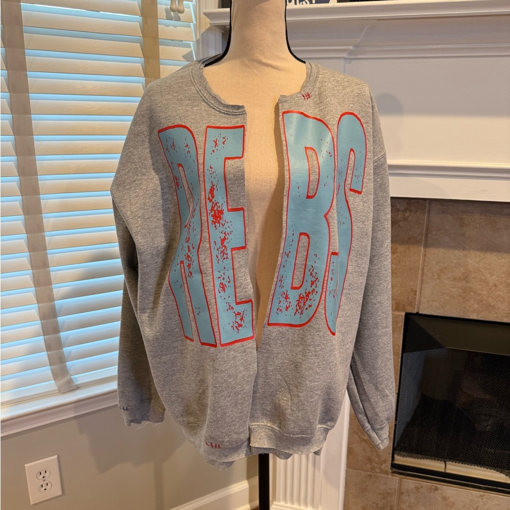 GORGEOUS NWT Gildan “Rebs” sweatshirt cardi